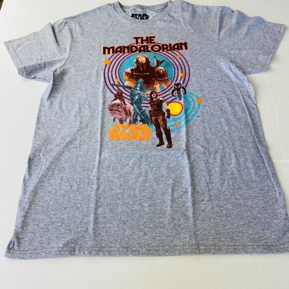 ✨2/$20✨ Star Wars The Mandalorian Grey T-shirt Large - Picture 1 of 6